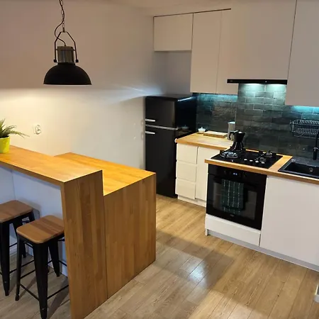 Nowolipie 16, Center *