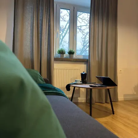 Nowolipie 16, Center