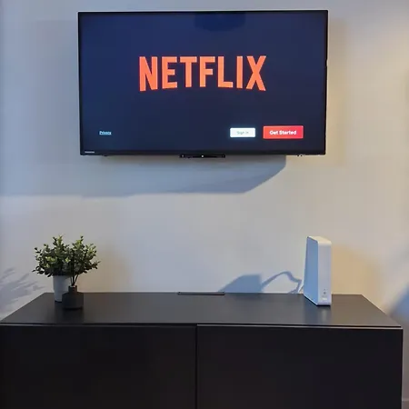 Nowolipie 16, Center *