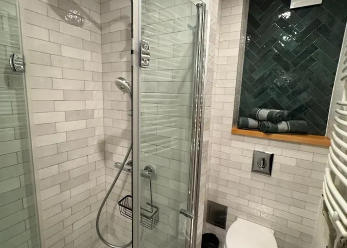 Nowolipie 16, Center