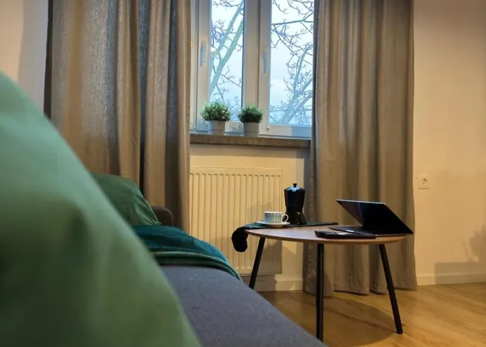 Nowolipie 16, Center